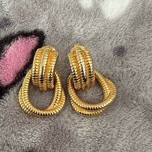 Vintage 70s style Gold-Tone Women's  Clip on Earrings